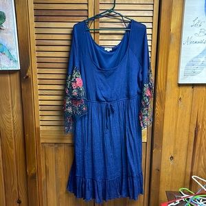 Blue dress with embroidered sleeves